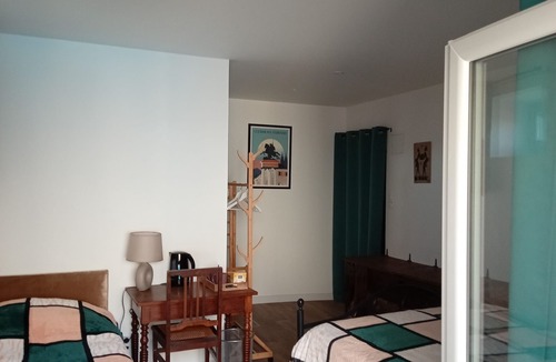 Chantelle Bed & Breakfast | BEDROOM with separate entrance, Pte terrace, Carport. Mini 2nights. Pets ok