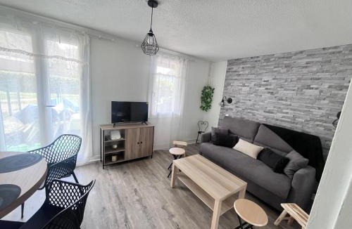 Bielle Apartment | Bel appartement T2 refait à neuf avec piscine couverte de juin à fin septembre, près des stations de ski avec navette et draps et serviettes compris