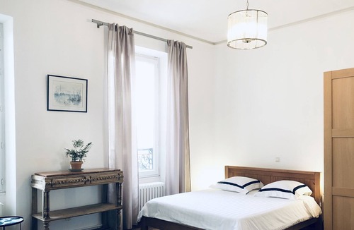 Bourges House | Belle Époque villa 500m from the cathedral, marshes.
