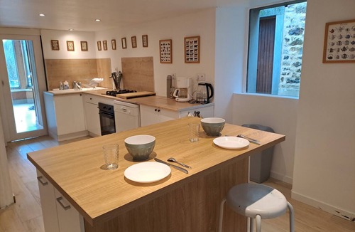 Saint-Jean-sur-Mayenne House | Belle Maison au Bord de L'eau