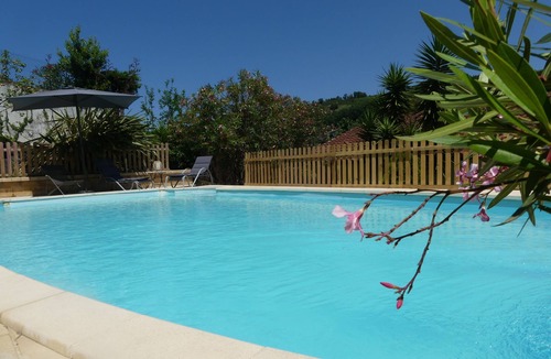 Urrugne Villa | Belle villa 4* avec piscine vue montagne et au calme 6 min de la plage