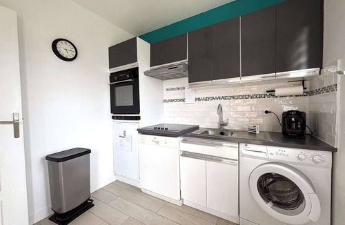 Benodet Apartment | Bénodet, nice 2* apartment with balcony, beach and shops on foot!