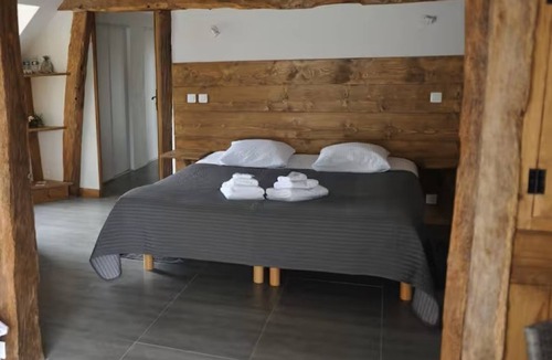 Pommeuse Bed & Breakfast | Bergerie du Château de Pommeuse Modular gîte with 3 to 5 rooms, 8 to 12 guests