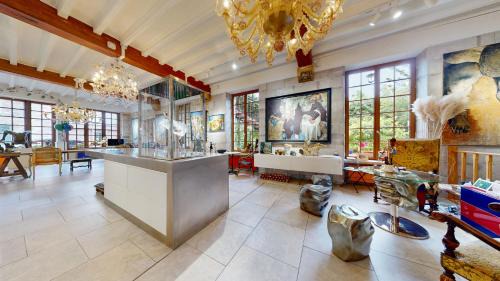 Barbizon Bed & Breakfast | Besharat Gallery & Museum