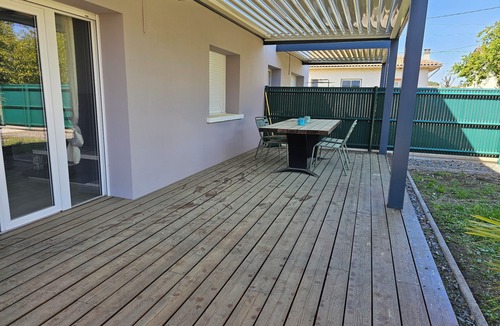 Pessac Apartment | Between Bordeaux and the Ocean: Oasis with Pergola