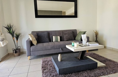 Pessac Apartment | Between Bordeaux and the Ocean: Oasis with Pergola
