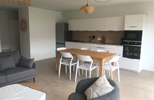 Leon House | BETWEEN PINES AND OCEANS, IDEAL FOR FRIENDS AND FAMILY