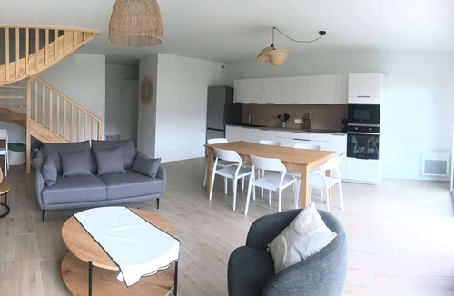 Leon House | BETWEEN PINES AND OCEANS, IDEAL FOR FRIENDS AND FAMILY
