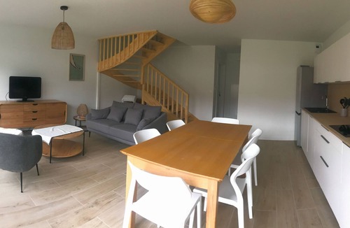 Leon House | BETWEEN PINES AND OCEANS, IDEAL FOR FRIENDS AND FAMILY