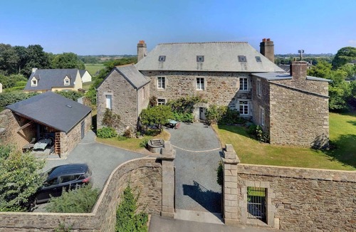 Pleudaniel Apartment | Between sea and land, charming 31m2 apartment in 18th century presbytery.