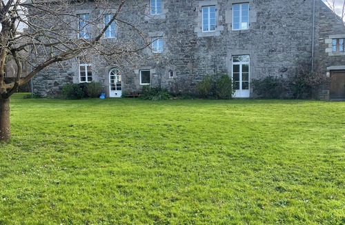 Pleudaniel Apartment | Between sea and land, charming 31m2 apartment in 18th century presbytery.