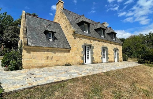 Logonna-Daoulas House | Between the sea and the countryside