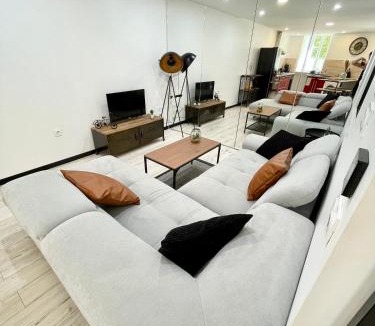 Castets-En-Dorthe Apartment | Bienvenue sur l'Escapade au Canal