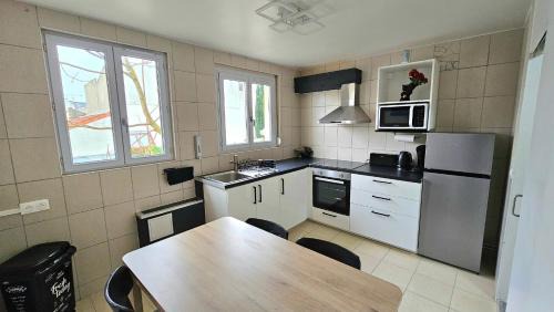 Drancy Apartment | Blue Duplex Proche Paris & Stade De France