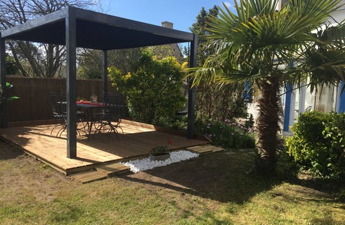 Penmarch House | Blue longere by the sea