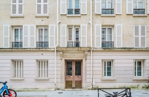 5th Arrondissement Apartment | Blueground | Jardin, elevator & w/d, nr Panthéon