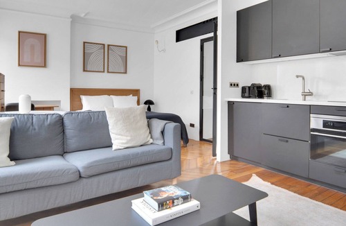 Latin Apartment | Blueground | Luxembourg, nr Pantheon