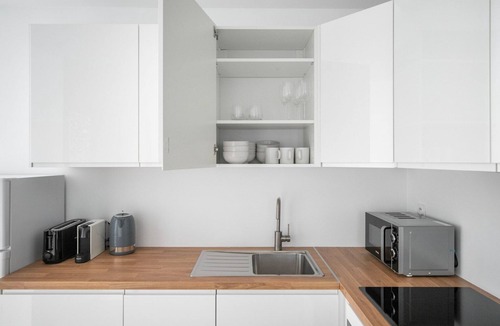 8th Arrondissement Apartment | Blueground | Miromesnil, nr offices & Monceau Park