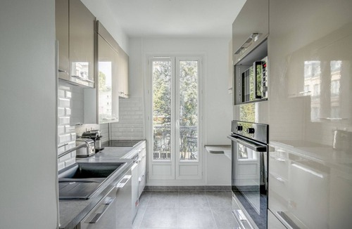 Neuilly-sur-Seine Apartment | Blueground | Neuilly, balcony, nr gardens & shops