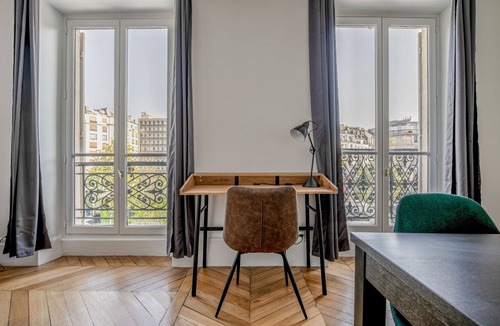 Neuilly-sur-Seine Apartment | Blueground | Neuilly, balcony, nr gardens & shops