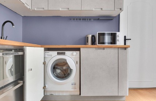 Quartier de la Porte-Saint-Denis Apartment | Blueground | Porte-Saint-Denis, view, nr Canal