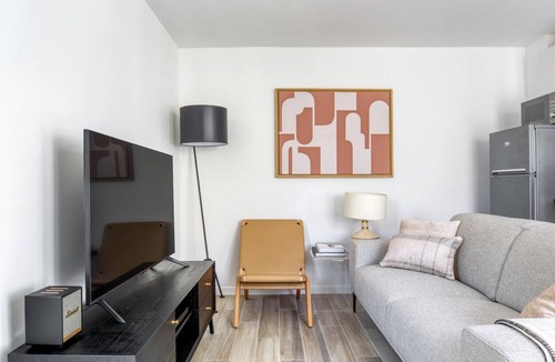 8th Arrondissement Apartment | Blueground | Saint Philippe du Roule, nr palace
