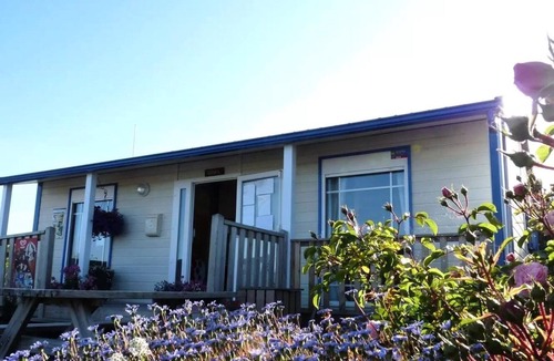 Brignogan-Plage House | "Boheme" Dune Garden Cottage: 3 bedrooms, sleeps 6