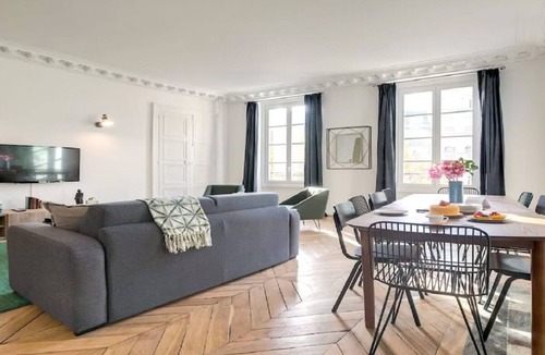 Quartier de la Porte-Saint-Denis Apartment | Bonne Nouvelle Beauty | 200m² of Parisian Elegance Near Opéra