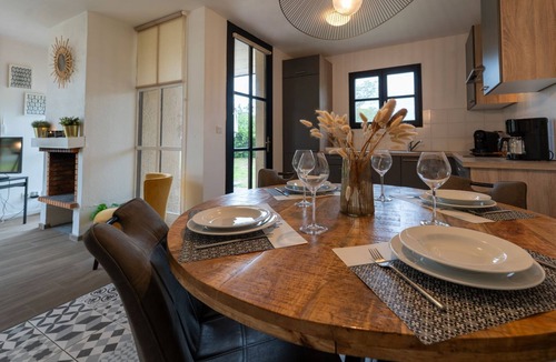 Salles Villa | Bordeaux 4p - Two Bedroom Villa, Sleeps 4