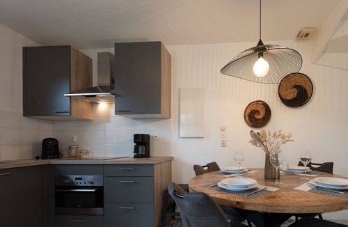 Salles Villa | Bordeaux 4p - Two Bedroom Villa, Sleeps 4
