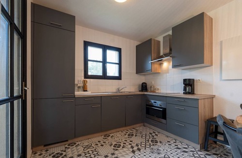 Salles Villa | Bordeaux 4p - Two Bedroom Villa, Sleeps 4