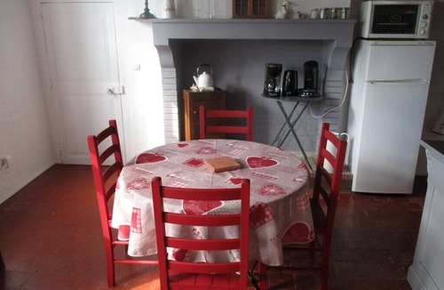 Augy-sur-Aubois House | Bread Oven Cottage – Sleeps 4