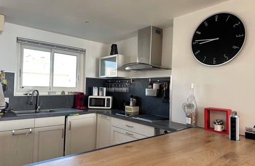 Canet-Plage Apartment | Breathtaking sea view, unoverlooked Mediterranean spot with terrace.