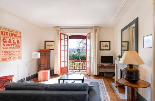 Behobie Apartment | Bright 70 m² Apartment in Urrugne Center