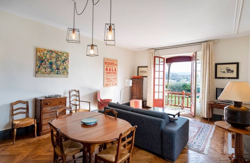 Behobie Apartment | Bright 70 m² Apartment in Urrugne Center