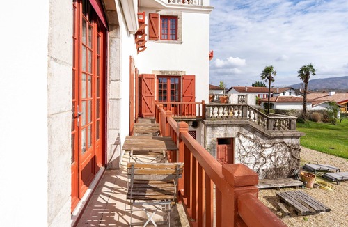 Behobie Apartment | Bright 70 m² Apartment in Urrugne Center