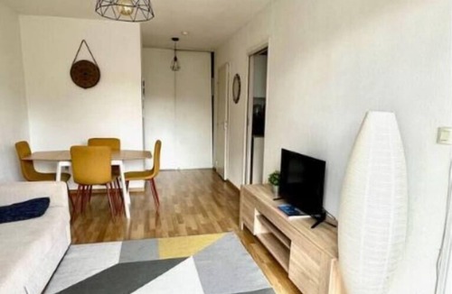 La Pradelle Apartment | Bright apartment 2 mins walk from station
