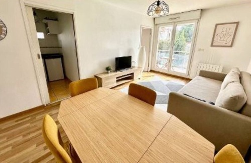 La Pradelle Apartment | Bright apartment 2 mins walk from station