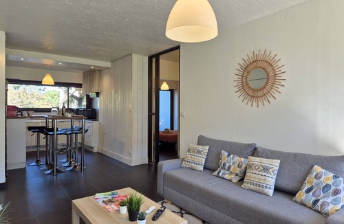 Pessac Apartment | Bright apartment for 6 in Pessac