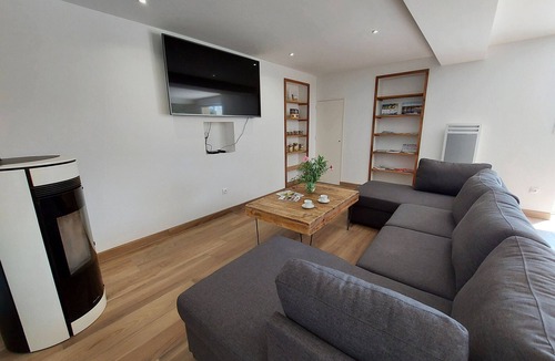 Peuton Cottage | Bright cottage with wifi, pets allowed, parking, near Château-Gontier