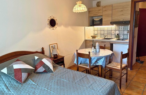 Les Bains de la Preste Condo | Bright studio with patio and mountain views