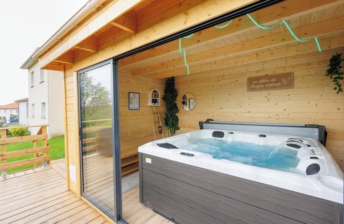 Espaly-Saint-Marcel Apartment | Bright gîte Private covered jacuzzi Terrace Le Puy-en-Velay