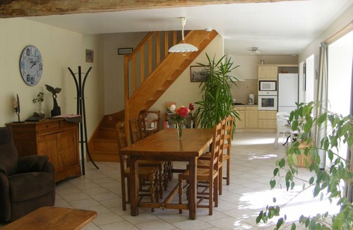 Le Plessis-Lastelle Cottage | Bright house with fireplace and enclosed garden