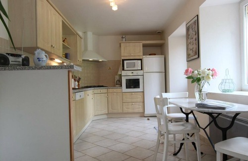 Le Plessis-Lastelle Cottage | Bright house with fireplace and enclosed garden