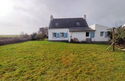 Bangor House | Bright house 800m from beach, pet-friendly, large garden