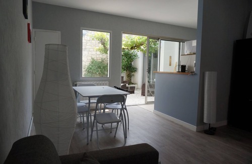 Quartier du Casino House | Bright house, less than 100 m from the beach, shops and market.