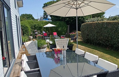 Plouguerneau House | Bright house with garden and spa, 100 m from the beach. Pets welcome.