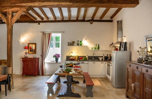 Montagny-les-Beaune House | Bright loft with private courtyard terrace in a charming area of ​1740