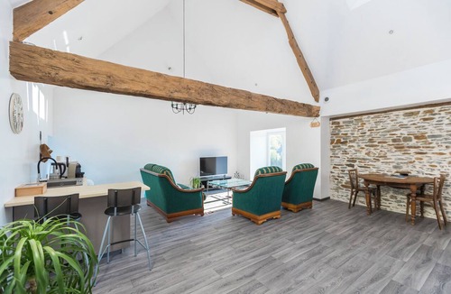 Aucey-la-Plaine Apartment | Bright loft with a country-chic style – 5.20 m ceiling height, attached parking space