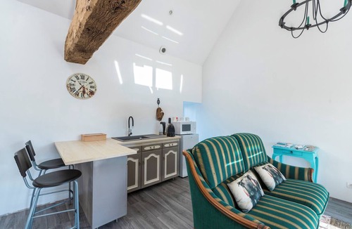 Aucey-la-Plaine Apartment | Bright loft with a country-chic style – 5.20 m ceiling height, attached parking space